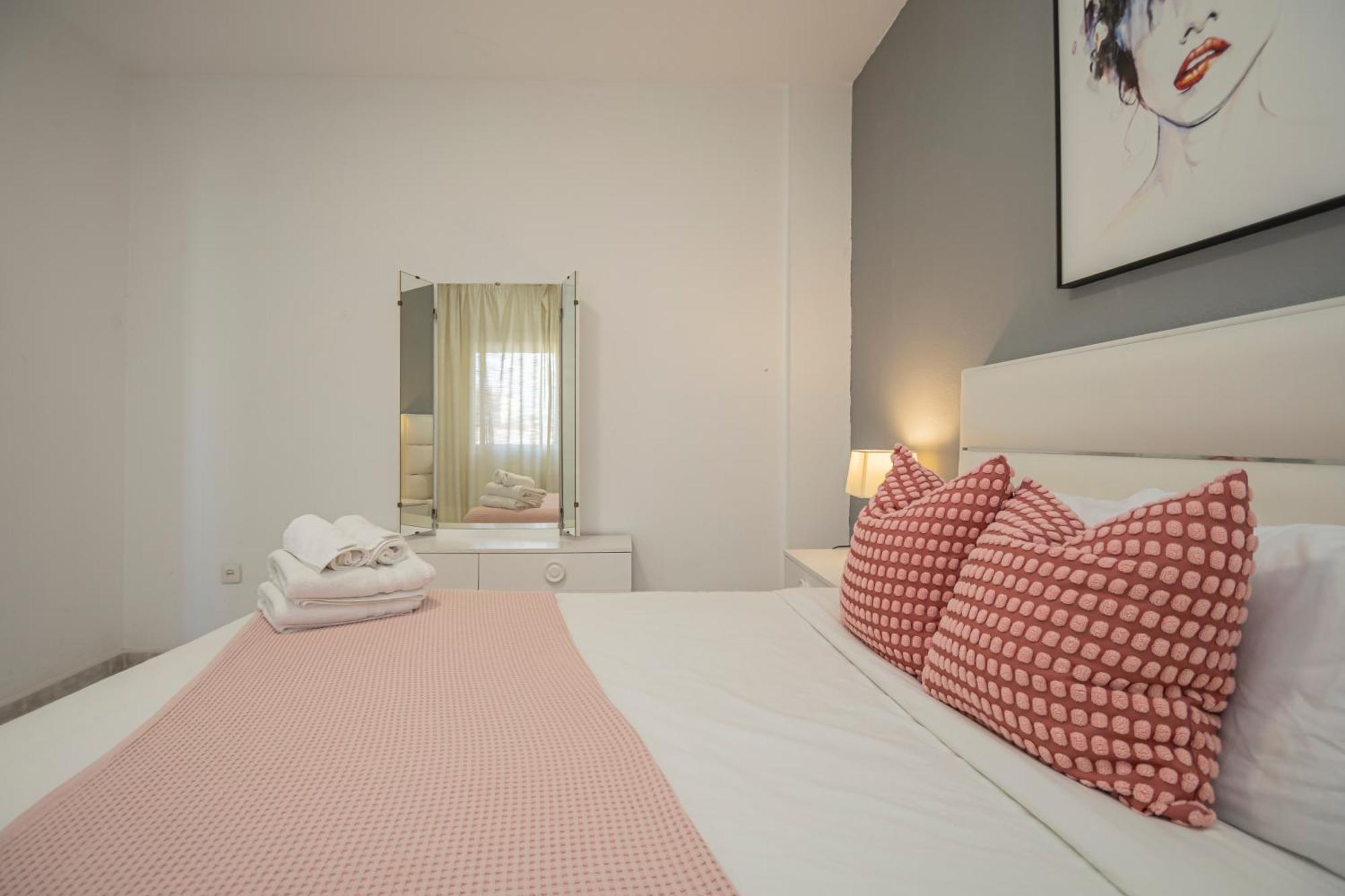 Perfect Getaway In Triana - 15M Walk Giralda Apartment Seville Luaran gambar