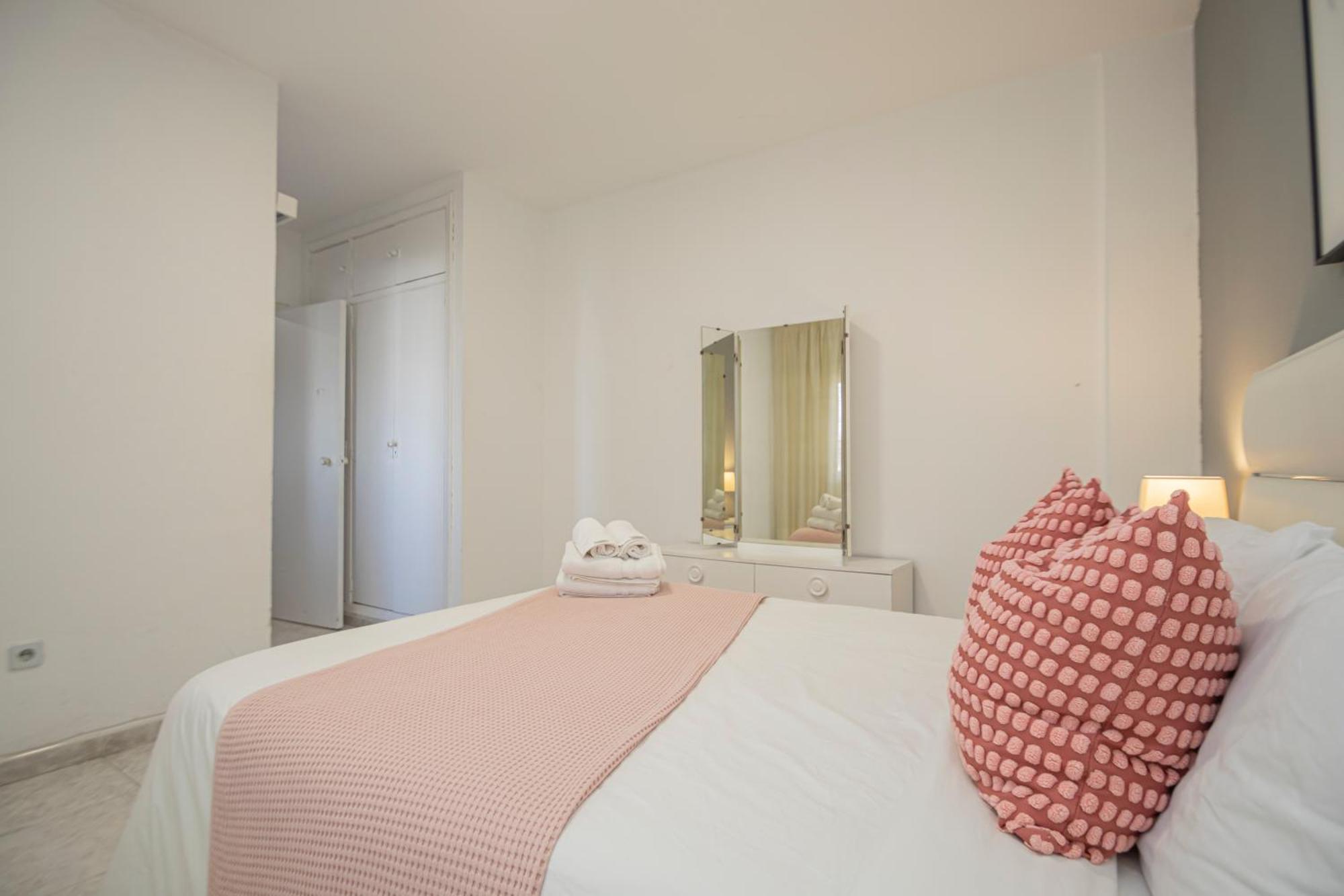 Perfect Getaway In Triana - 15M Walk Giralda Apartment Seville Luaran gambar